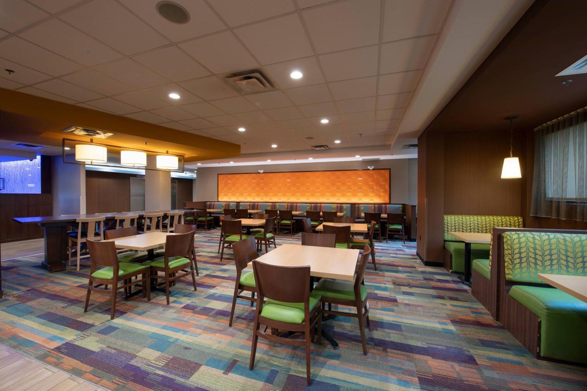 Fairfield Inn & Suites By Marriott Edmonton North Exterior photo